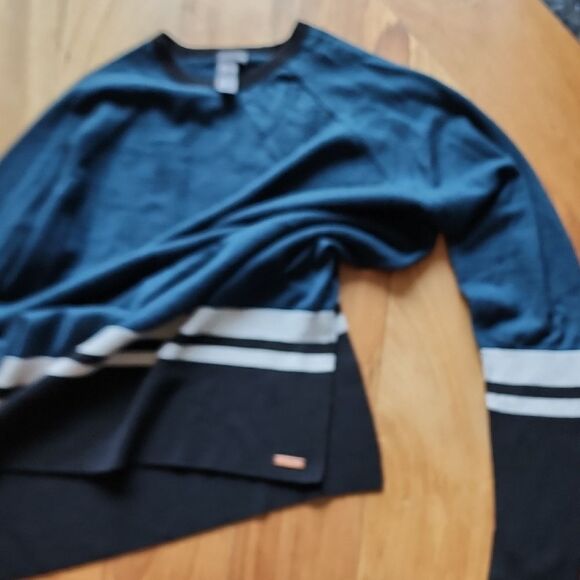 Sweaty Betty Torqoise Blue and Black Crewneck Sweater - Size Women's Medium - Picture 3 of 6